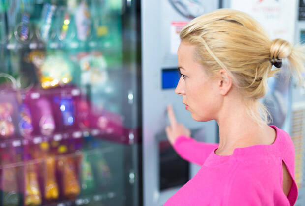 Hunger? Die Vending-Branche bietet Snacks und Mahlzeiten über den Automaten – 24/7 verfügbar. (Bild: Kastro80/iStock/Getty Images)