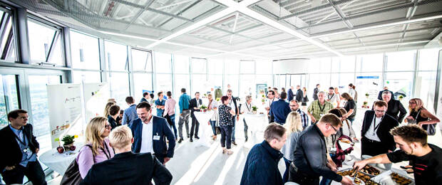 Knapp 200 Teilnehmer besuchten den „Köbele-Innovationstag“, der in diesem Jahr in den Konferenzräumen des ThyssenKrupp-Testturms in Rottweil orgainiert wurde. (Foto: BurkART)