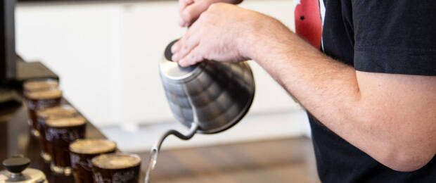 Kaffeesommeliers bewerten Kaffees im Hinblick auf Qualität und Geschmack. (Bild: Kaffee Partner)