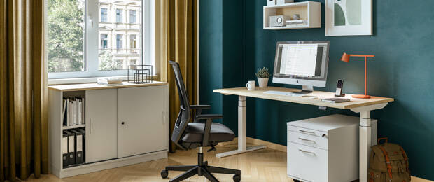 Büromöbel, die sich in den vorhandenen Wohnraum integrieren lassen und flexibel nach ergonomischen Gesichtspunkten einsetzbar sind, waren laut HWB stark gefragt. (Bild: NowyStyl)