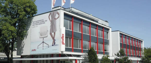 Firmensitz von Giroflex im Schweizerischen Koblenz: Das Unternehmen wird Teil der Flokk-Gruppe. (Bild: Giroflex)