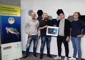Das Office-Partner-Team – (v.l.) Sven Osterholt, Christian Fettke, Denis Alijagic und Andre Buddendick – freut sich über die Auszeichnung von HP. (Bild: Office Partner)